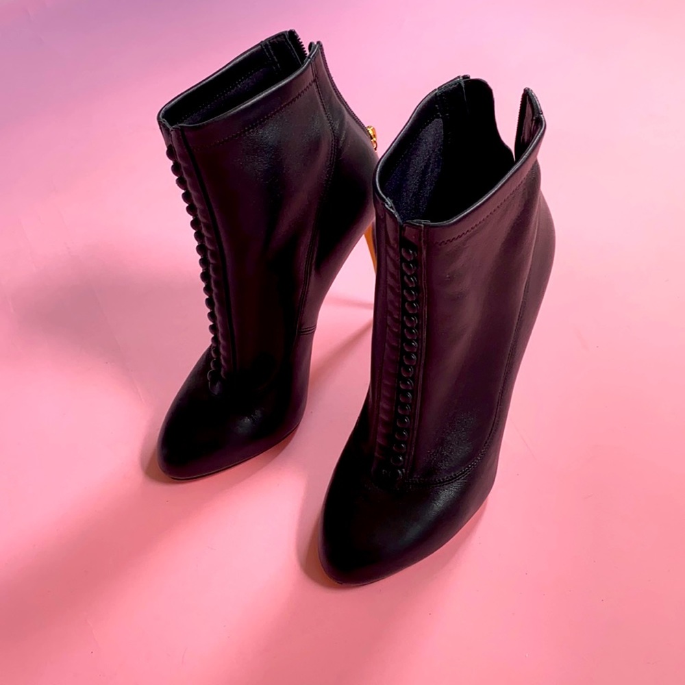 Chic Dolce & Gabbana Booties